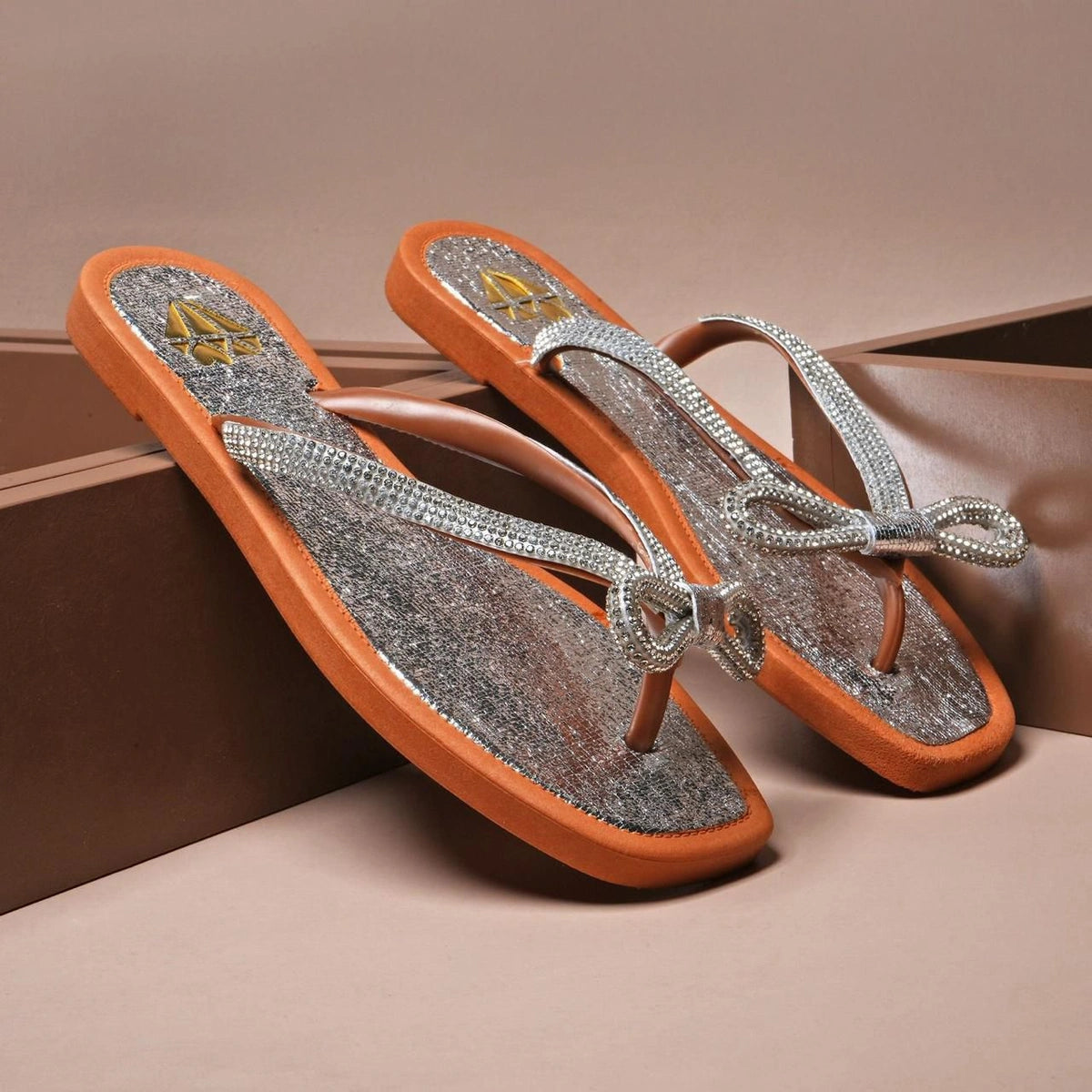 Chinelo Feminino Metalizado com Laço