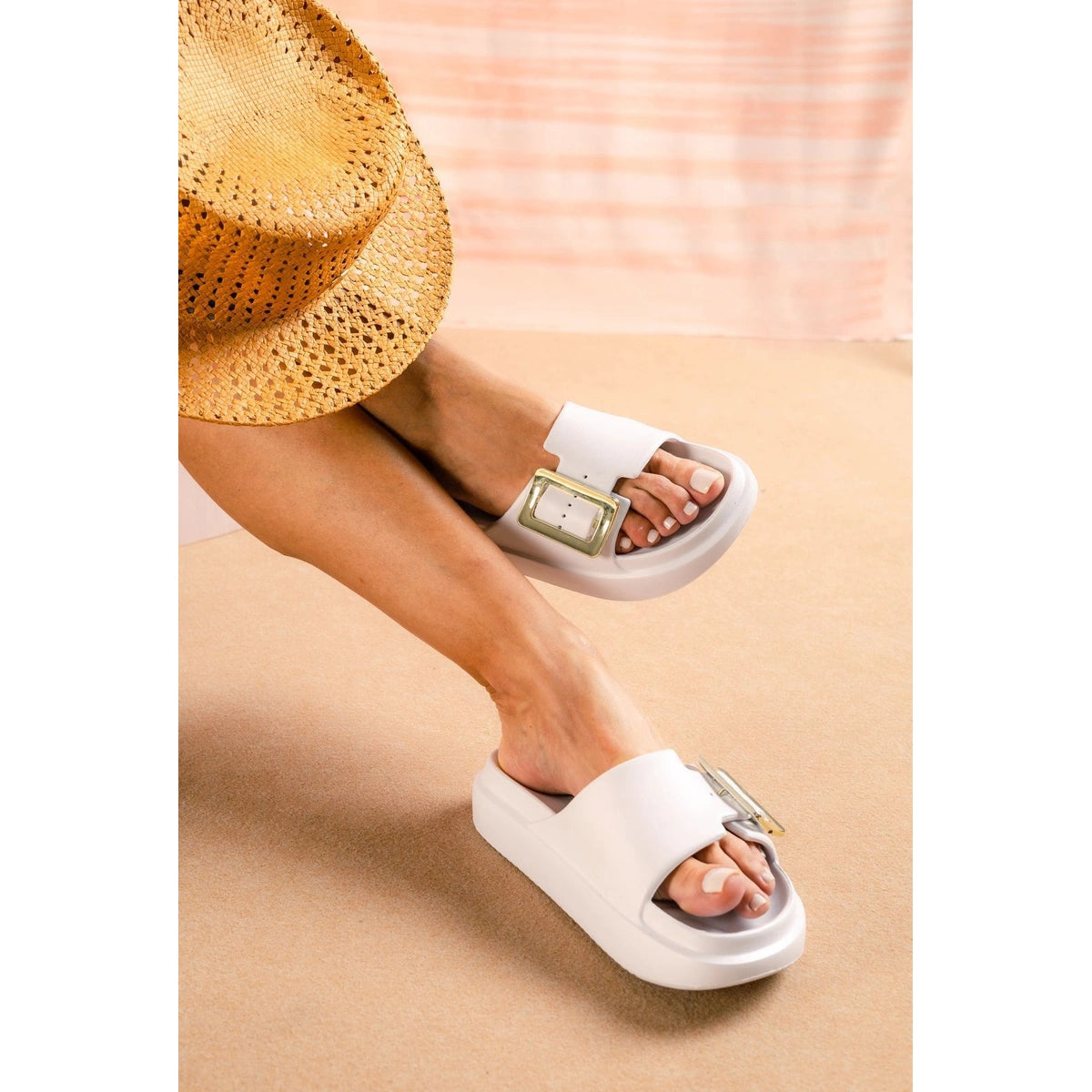 Chinelo Feminino 100% EVA Confortável com Enfeite Metalizado